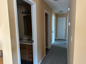 5103 Constance Dr in Louisville, KY - Foto de edificio - Building Photo