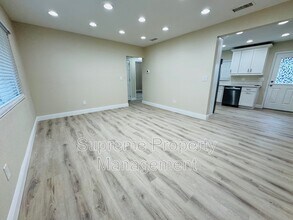 3895 Maple St NE in St. Petersburg, FL - Building Photo - Building Photo