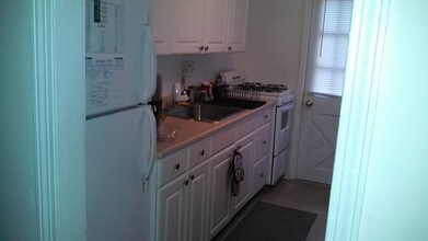 28-30 Taylor Rd in Franklin, NJ - Foto de edificio - Other