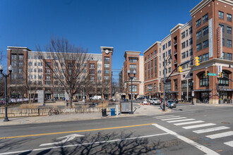 Penrose Apartments in Arlington, VA - Foto de edificio - Building Photo