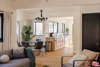2062 High Tower Dr in Los Angeles, CA - Building Photo - Building Photo