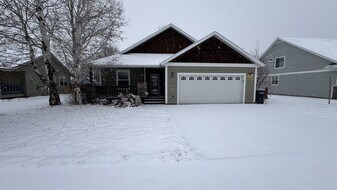 3003 Oliver St in Bozeman, MT - Building Photo
