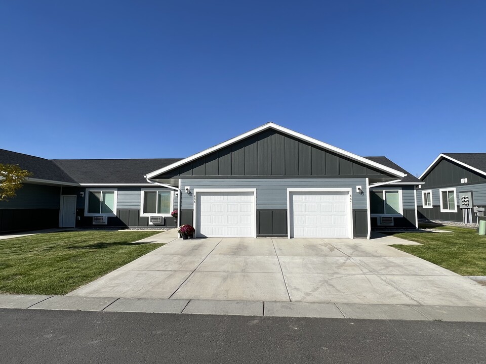 Jayhawks Patio Home Apartments in Rapid City, SD - Building Photo