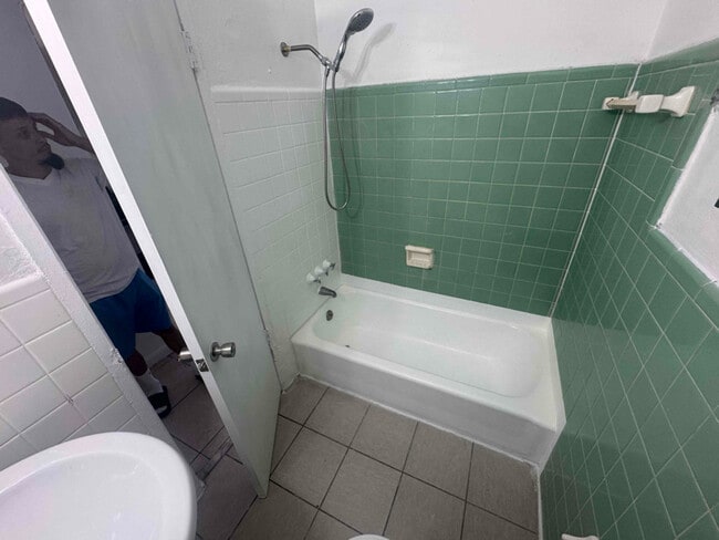 7000 NW 8th Ave in Miami, FL - Building Photo - Building Photo