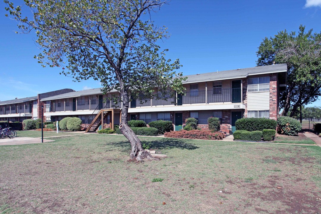 Winshire Square in Norman, OK - Building Photo