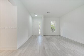 4413 W Whitewater Ave in Weston, FL - Building Photo - Building Photo