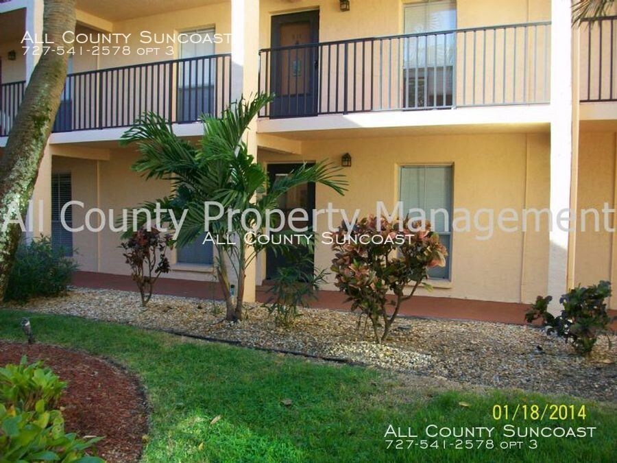 8911 Blind Pass Rd-Unit -111 in St Pete Beach, FL - Building Photo