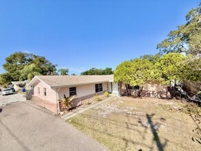 972 San Christopher Dr in Dunedin, FL - Building Photo - Building Photo