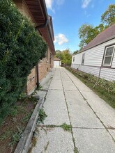 220 E Wilbur Ave, Unit Lower in Milwaukee, WI - Building Photo - Building Photo
