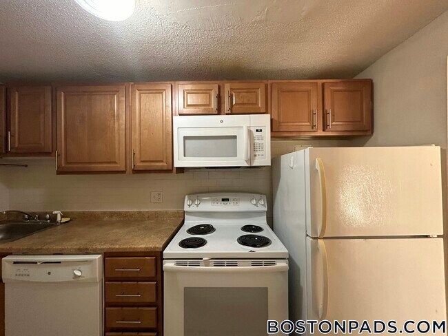 122 Dustin St, Unit 2 in Boston, MA - Building Photo - Building Photo