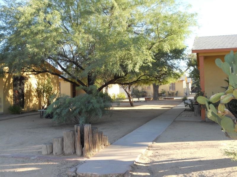 2443-2467 N Treat Ave in Tucson, AZ - Building Photo