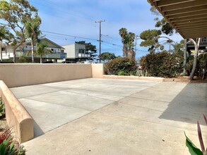 6772 Del Playa Dr in Goleta, CA - Building Photo - Building Photo