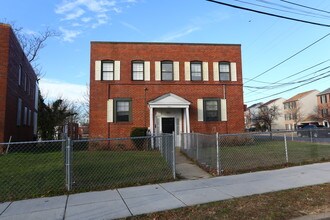 3201 Buena Vista Ter SE in Washington, DC - Building Photo - Building Photo