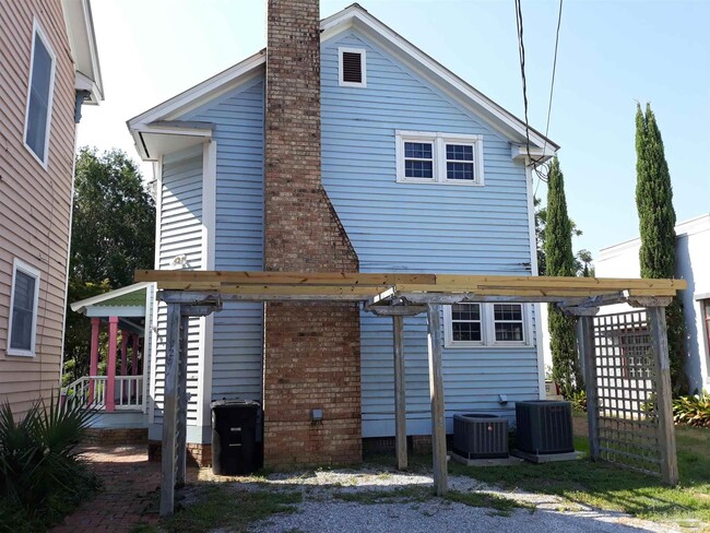 227 E Intendencia St in Pensacola, FL - Building Photo - Building Photo