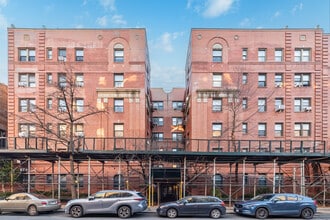 3520 73rd St in Jackson Heights, NY - Foto de edificio - Building Photo