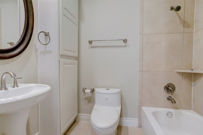 9133 Creekstone Lake Dr in Houston, TX - Building Photo - Building Photo