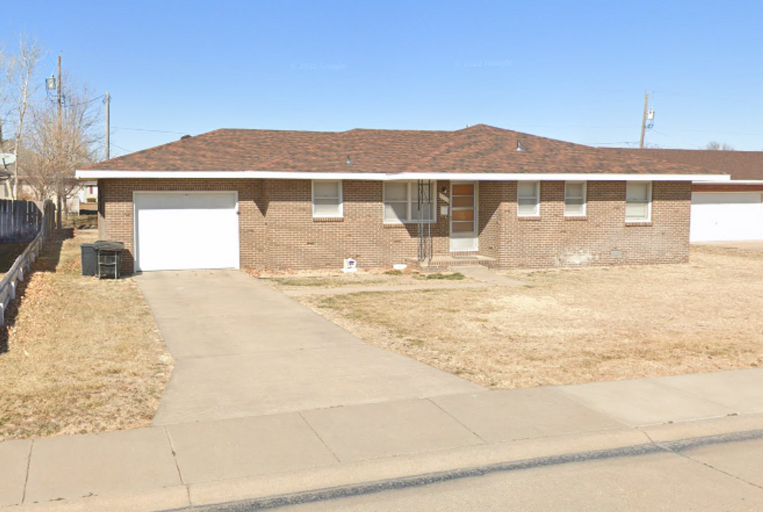 2912 25th St in Great Bend, KS - Foto de edificio