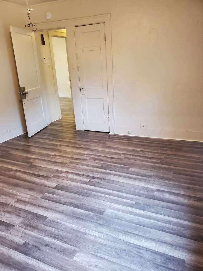 222 W Murrill St in Baytown, TX - Foto de edificio - Building Photo