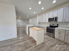 1095 Market St in Fort Mill, SC - Building Photo - Building Photo
