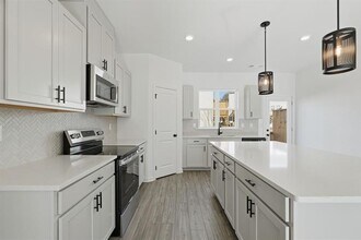 6137 Wayburn St in Tucker, GA - Building Photo - Building Photo