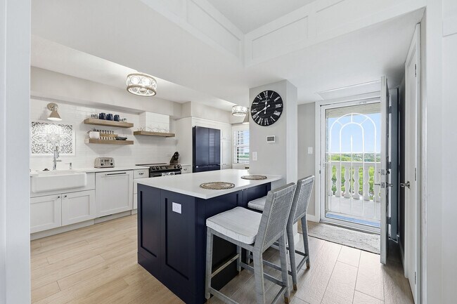 property at 5501 Heron Point Dr