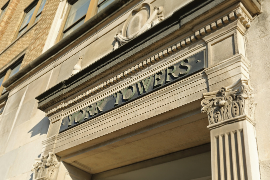 York Towers Apartments in Louisville, KY - Foto de edificio