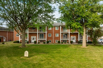 MAPLE CREST in Kokomo, IN - Foto de edificio - Building Photo