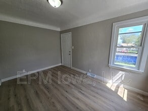 634 Englewood Ave in Waterloo, IA - Building Photo - Building Photo