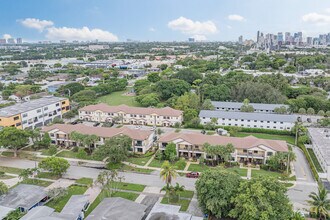 540-630 NE 14th Ct in Fort Lauderdale, FL - Building Photo - Building Photo