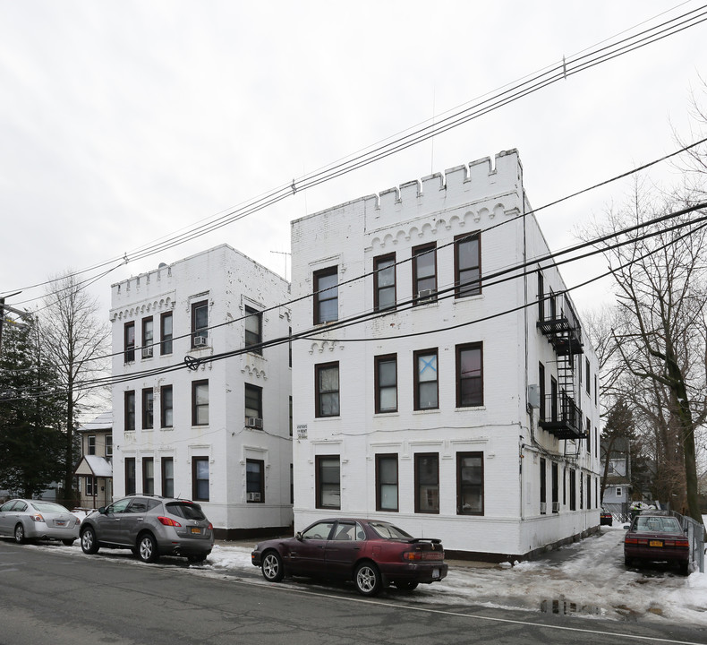 95 N Columbus Ave in Freeport, NY - Building Photo