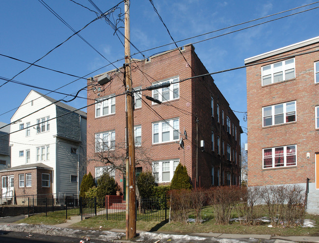 50-52 Standish St in Hartford, CT - Foto de edificio - Building Photo