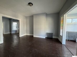 96 Brown Pl, Unit 1 in Jersey City, NJ - Building Photo - Building Photo