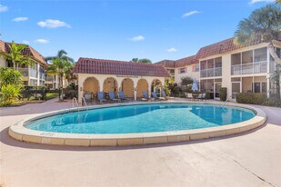 101 E McNab Rd in Pompano Beach, FL - Building Photo