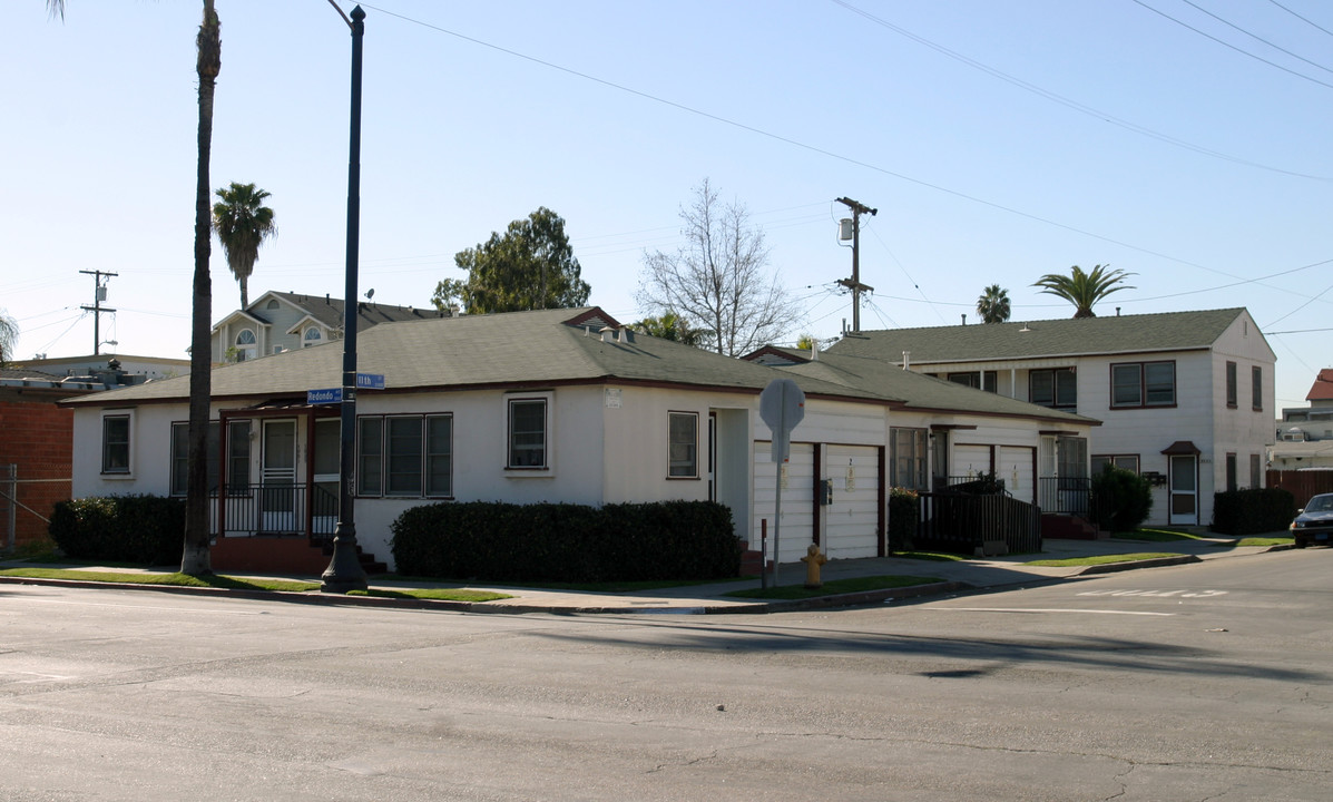 3324 E 11th St in Long Beach, CA - Foto de edificio