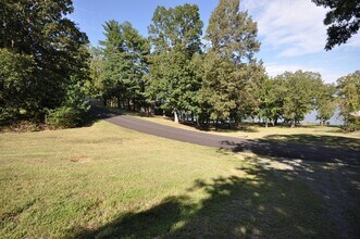 237 Lakeshore Dr in New Concord, KY - Building Photo - Building Photo