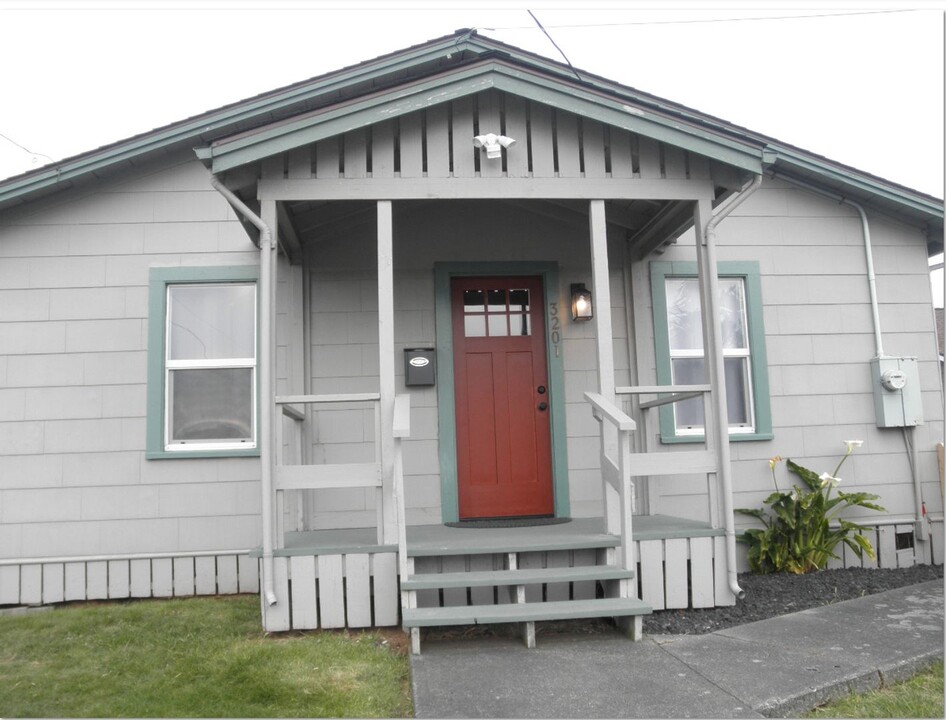 3201 J St in Eureka, CA - Building Photo