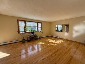 35 Ware St, Unit 1 in Somerville, MA - Building Photo