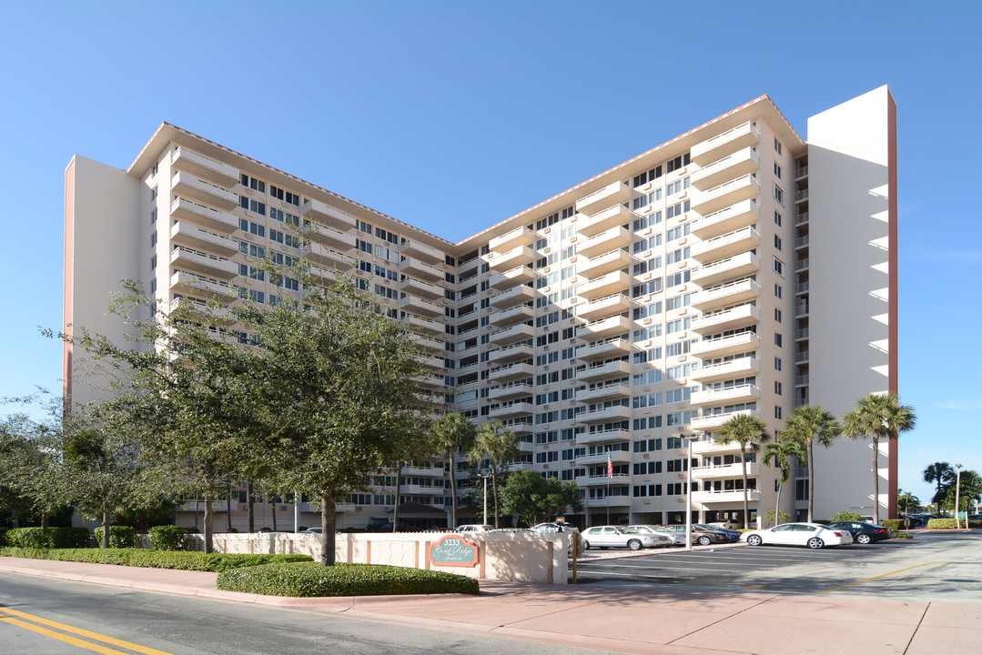 Coral Ridge Towers in Fort Lauderdale, FL - Foto de edificio