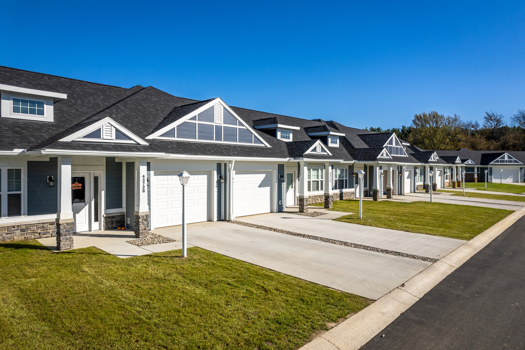 Residences at the Greens in North Canton, OH - Building Photo