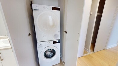 614 Lake in St Catharines, ON - Building Photo - Building Photo