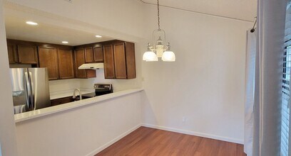 2008 La Terrace Cir, Unit 2008 in San Jose, CA - Building Photo - Building Photo