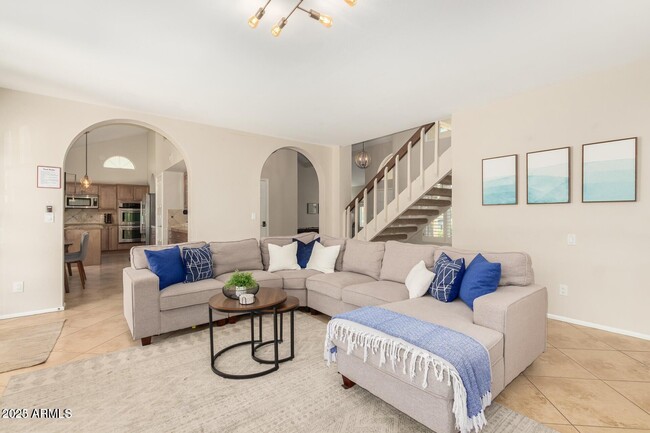 5259 E Paradise Ln in Scottsdale, AZ - Foto de edificio - Building Photo