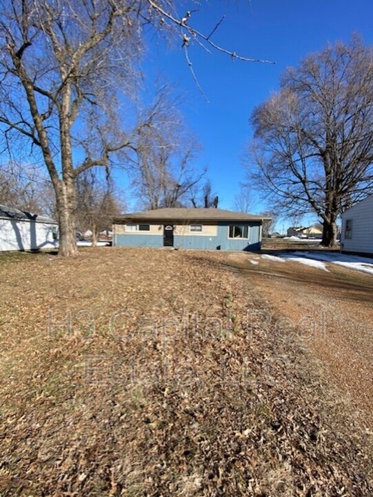 123 Kingsbury Ct in Collinsville, IL - Building Photo