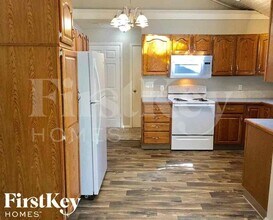 8101 Willow Way in Raytown, MO - Building Photo - Building Photo