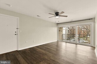 882 College Pkwy in Rockville, MD - Building Photo - Building Photo