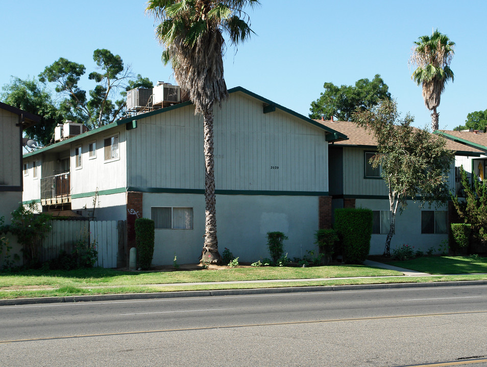 2029 W Shields Ave in Fresno, CA - Building Photo