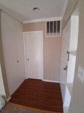 5 Stonehenge Cir, Unit #9 in Pikesville, MD - Foto de edificio - Building Photo