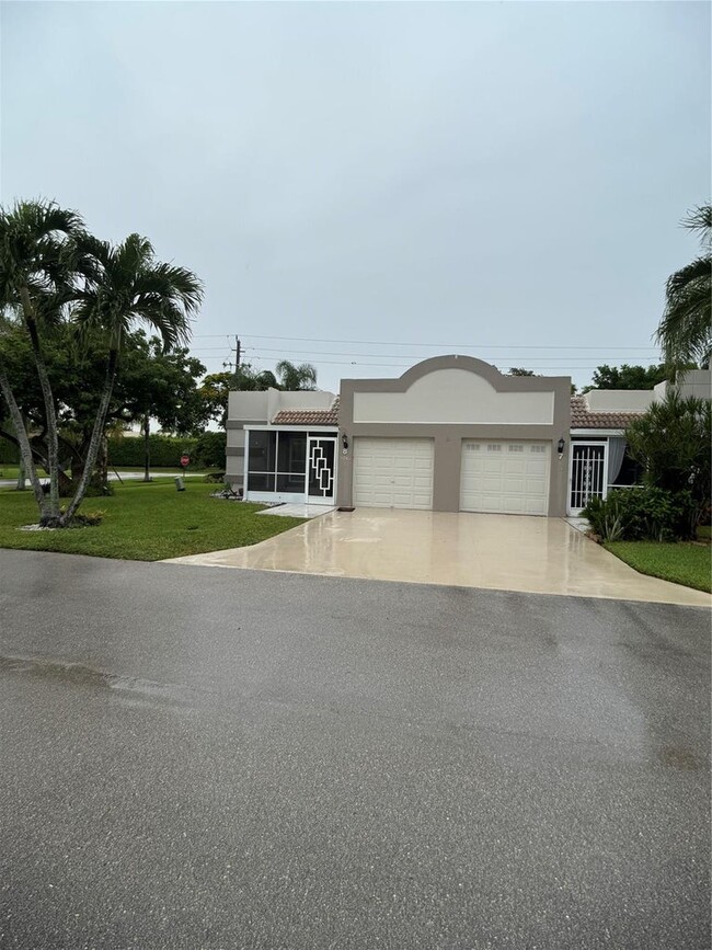 9245 Flynn Cir in Boca Raton, FL - Foto de edificio - Building Photo