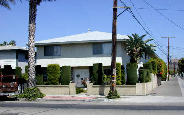 214 S West St in Anaheim, CA - Foto de edificio