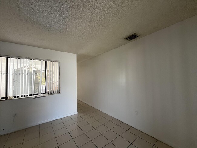 10606 SW 69th Terrace in Miami, FL - Building Photo - Building Photo